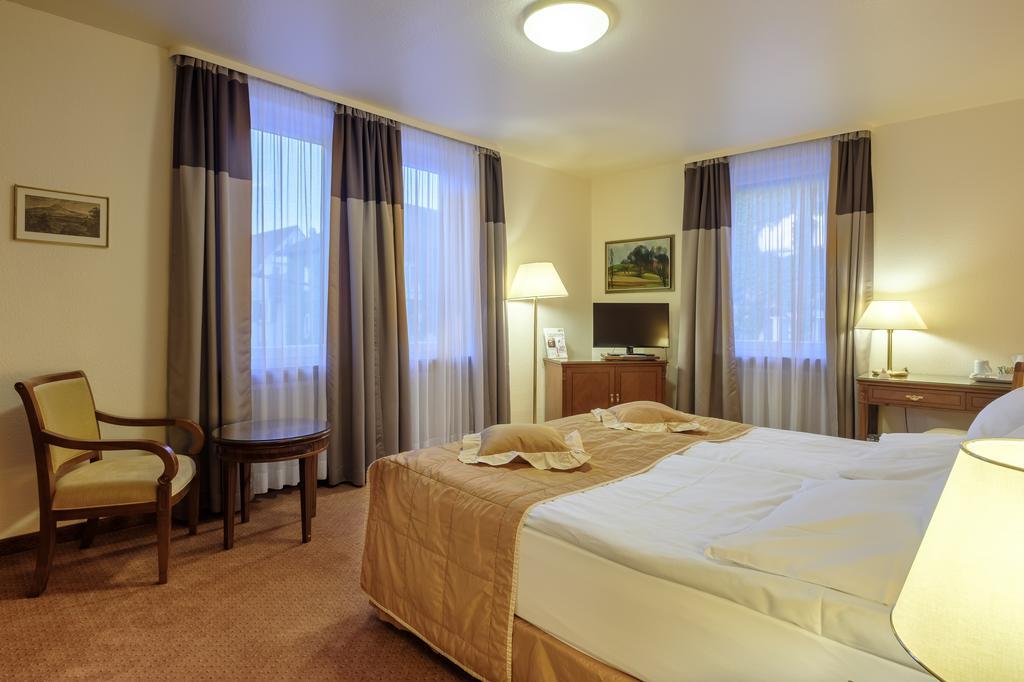 Hotel Hohenstaufen Göppingen Buitenkant foto