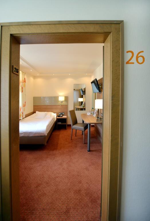 Hotel Hohenstaufen Göppingen Buitenkant foto
