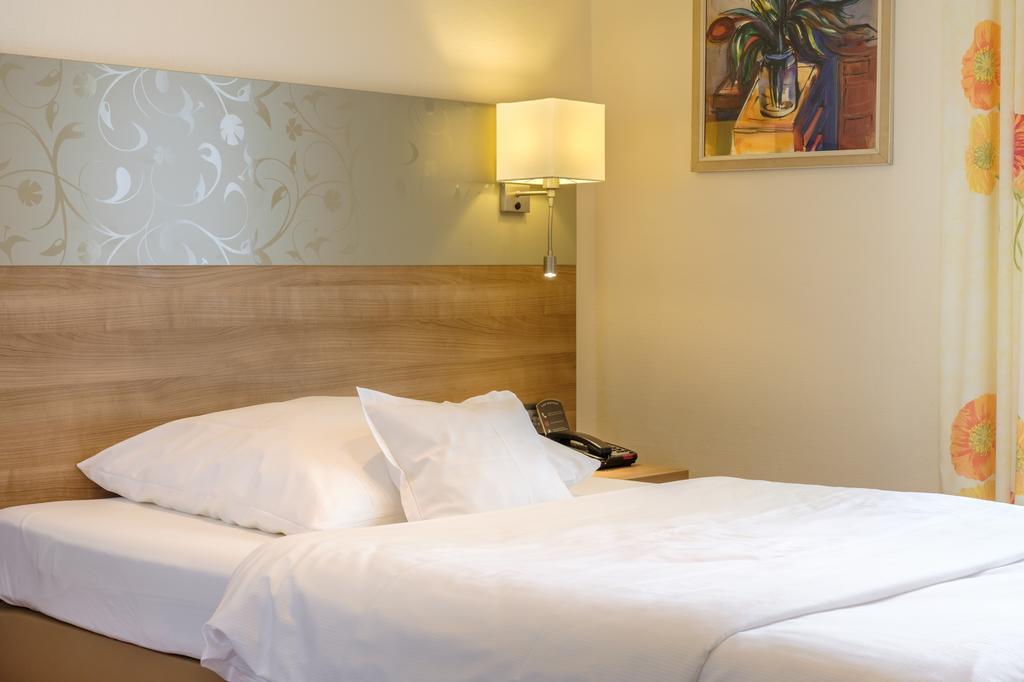 Hotel Hohenstaufen Göppingen Buitenkant foto