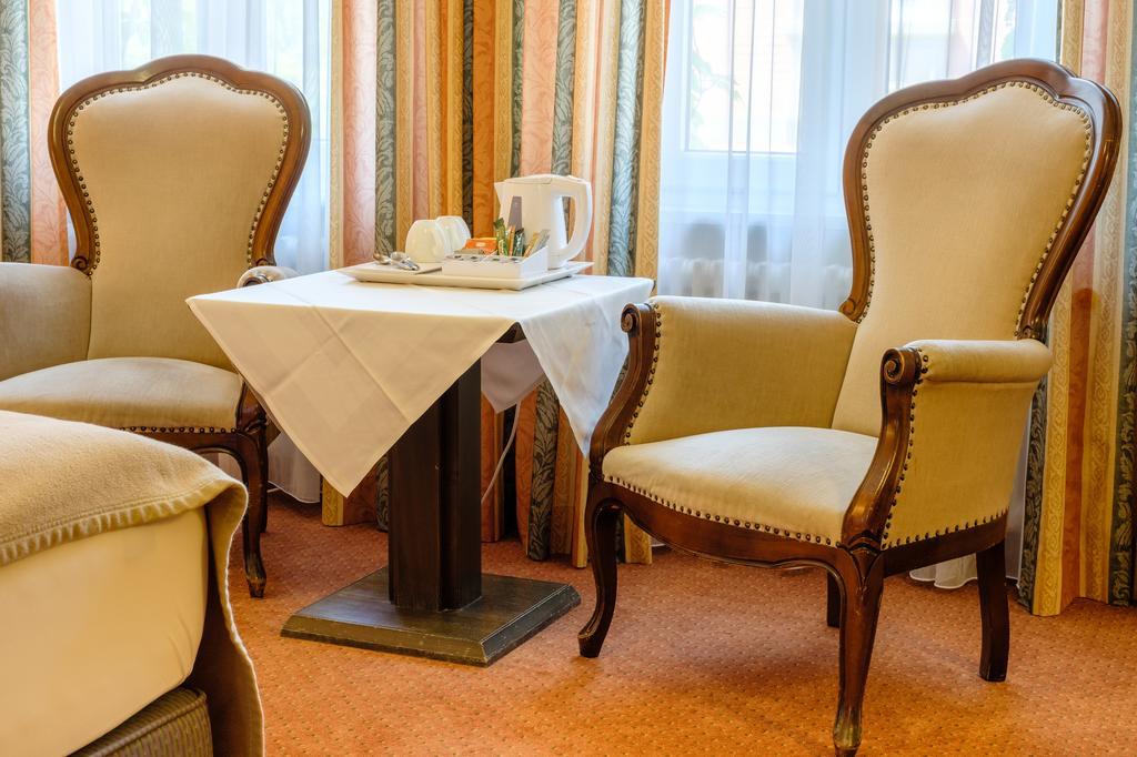Hotel Hohenstaufen Göppingen Buitenkant foto
